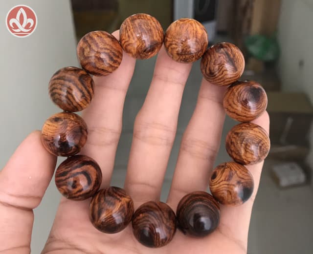 Vòng đeo tay gỗ vân đẹp